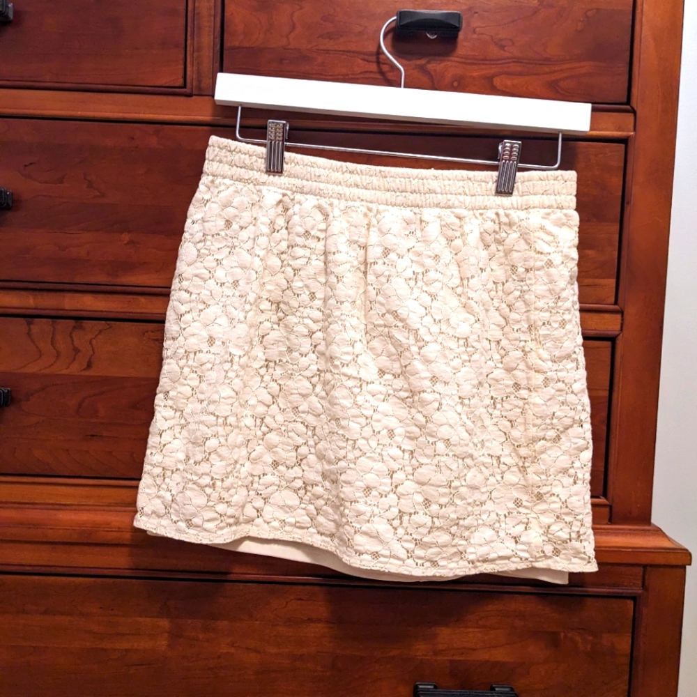 ⚠️Last Chance⚠️ Gap cream floral lace mini-skirt